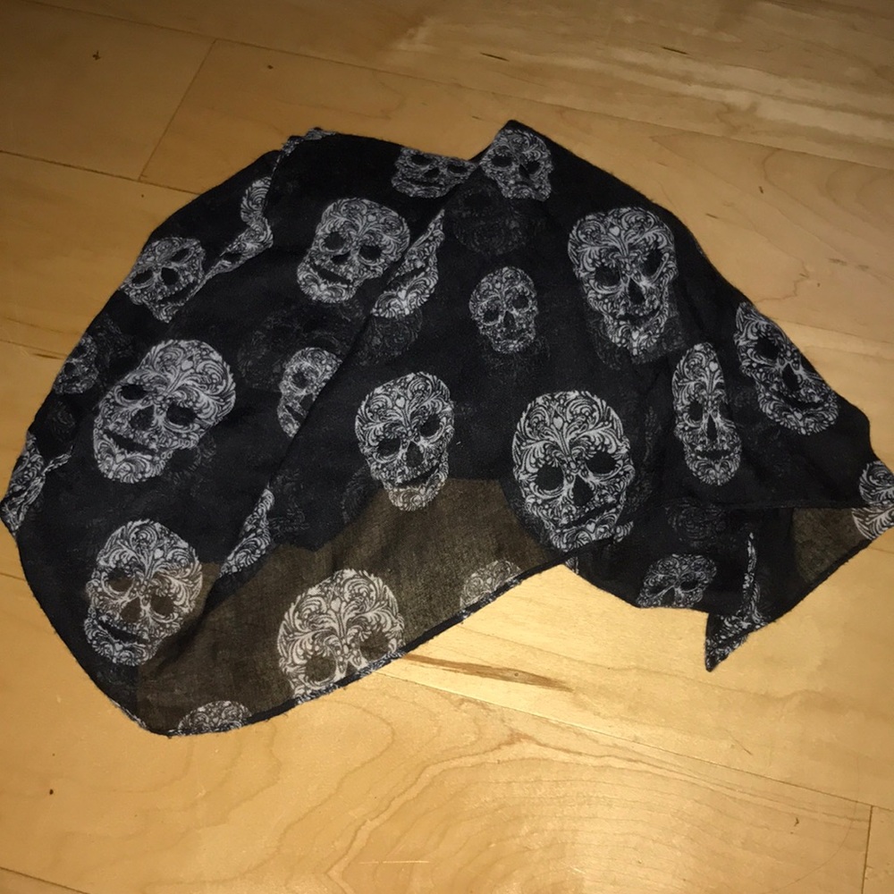 Skull scarf